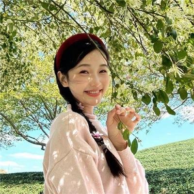 她比烟花寂寞